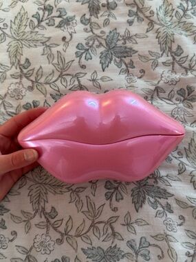 Pink Lips Bluetooth Phone